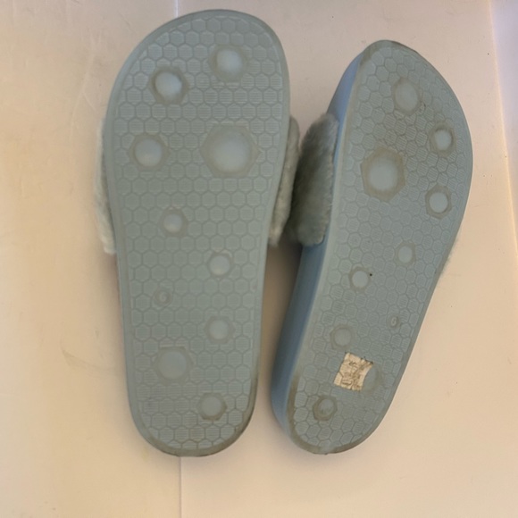 Puma Fenty Faux Fur Slides - Picture 3 of 3